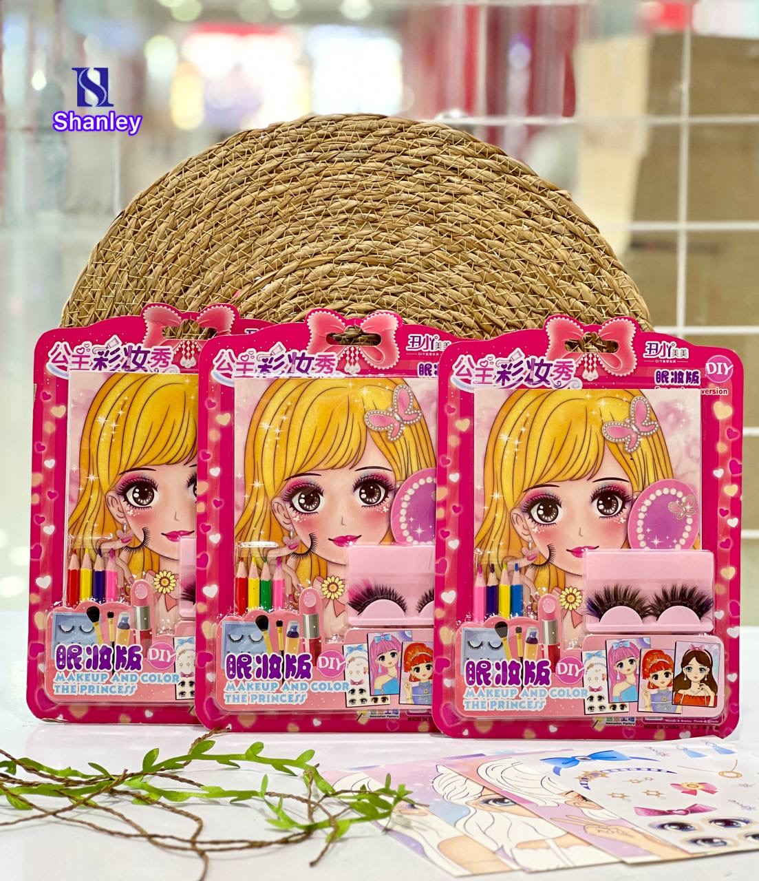 ست ارایشی انیمه،مداد رنگی،مژه،لاک،رژ